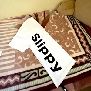 T-shirt, color white, size Large to XL,